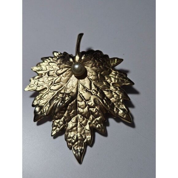 **Sale** Napier gold tone leaf with faux pearl - Picture 9 of 10